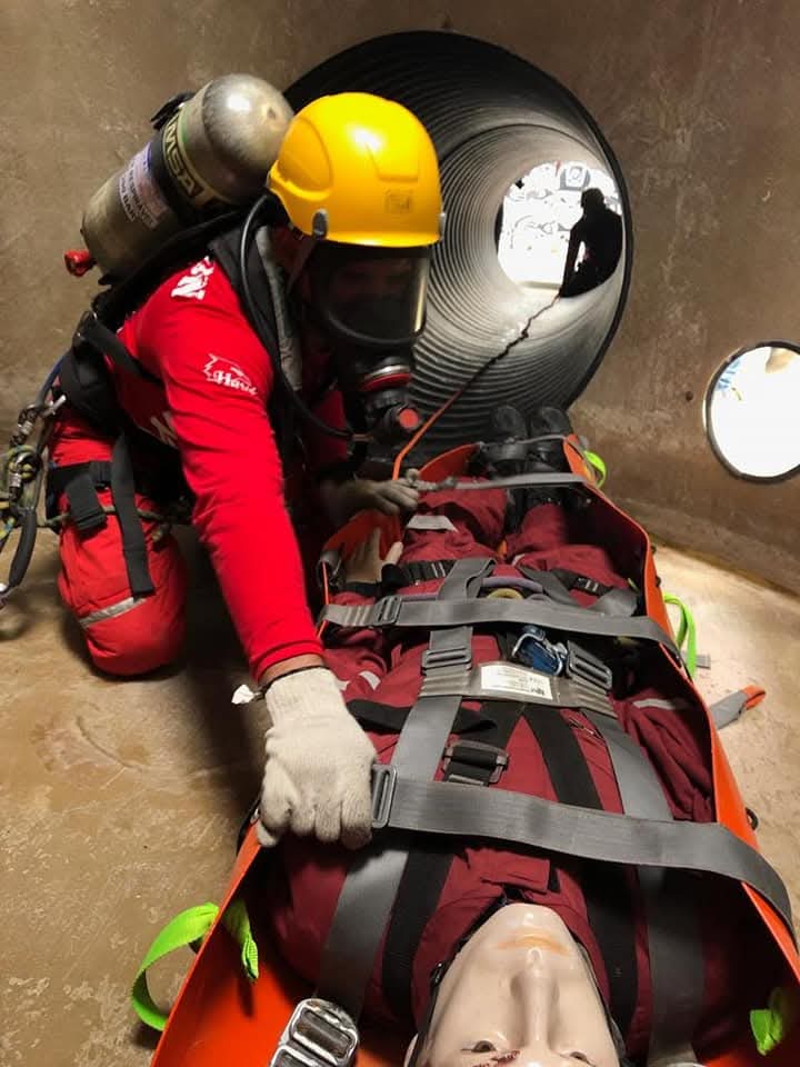 Treinamento de resgate técnico operacional com vítima em maca